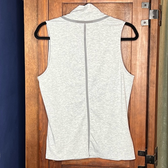 Athleta Industry Tank Top Womens Medium Grey Heather Sleeveless Athleisure Top - Picture 6 of 7